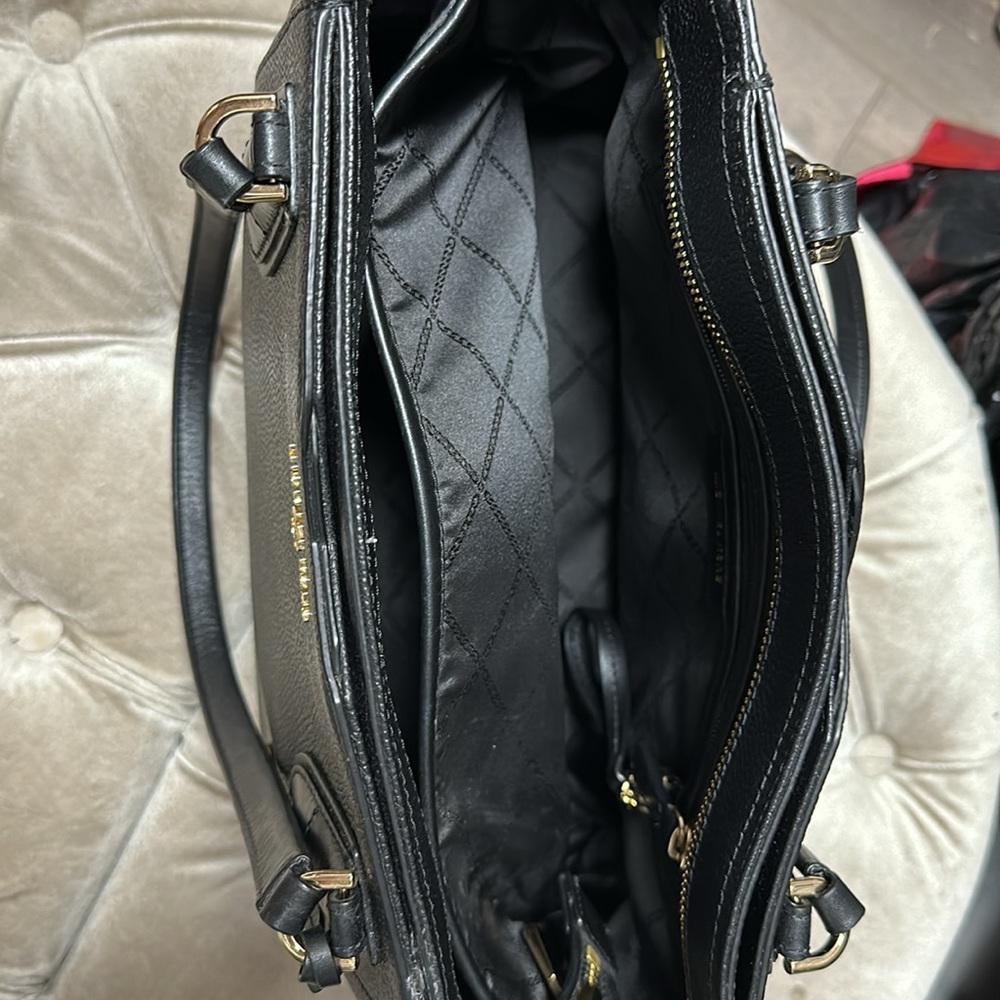 Authentic Michael Kors Handbag ! - image 4